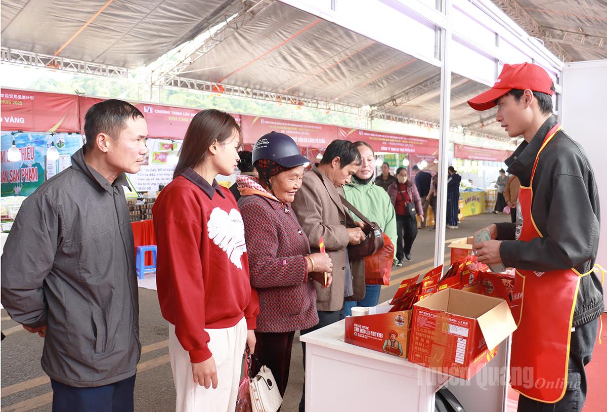 Local people shopping at the trade fair.