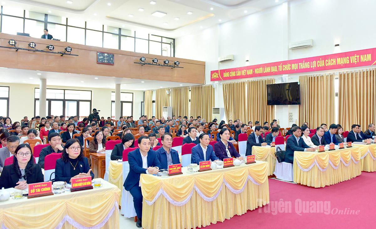 Các ĐBQH tỉnh và đại biểu tại Hội nghị tiếp xúc cử tri xã Hàm Yên.