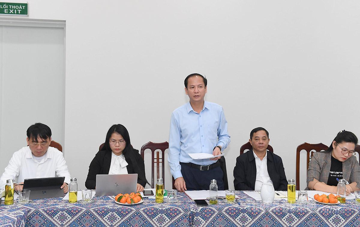 Lãnh đạo xã Tân Trào thảo luận tại cuộc họp.