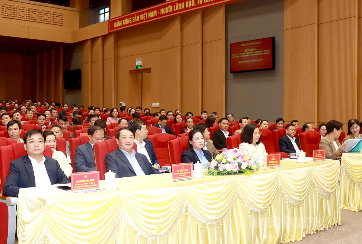 Bí thư Tỉnh ủy Hầu A Lềnh; Phó Bí thư Thường trực Tỉnh ủy Lê Thị Kim Dung cùng các đại biểu dự hội nghị.