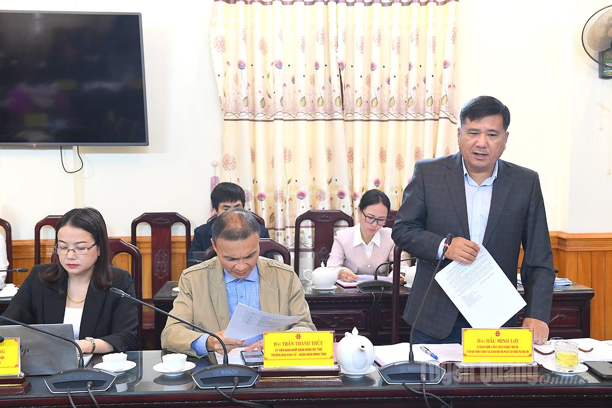 Phó Chủ tịch Thường trực HĐND tỉnh Hầu Minh Lợi phát biểu tại phiên họp