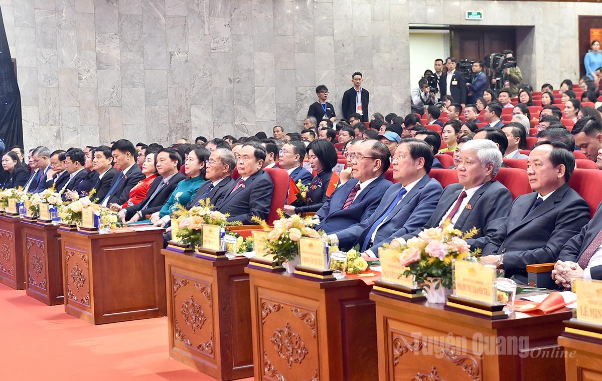 Các đổng chí lãnh đạo Đảng, Nhà nước tham dự lễ trao giải.