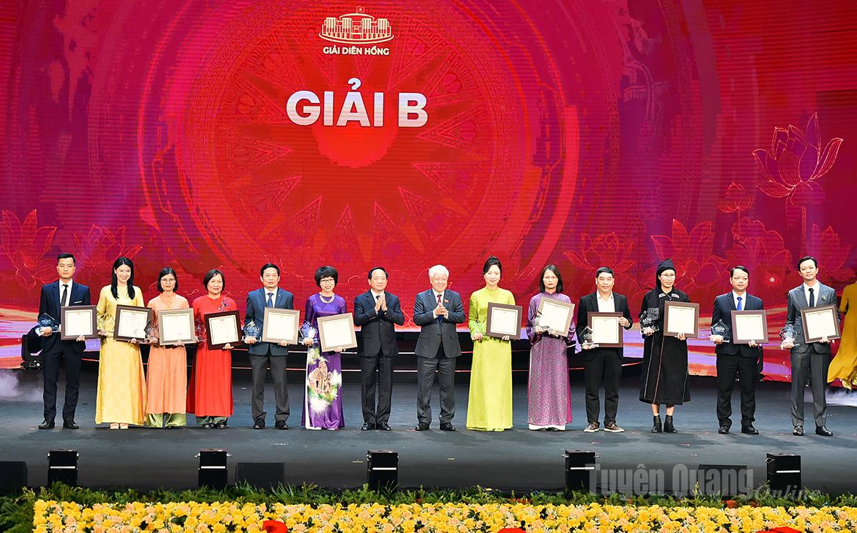Các tác giả, nhóm tác giả nhận giải B