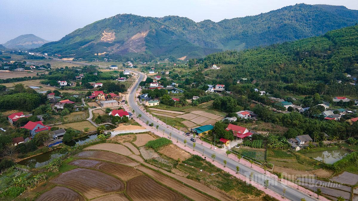 Quốc lộ 2D nối từ cao tốc Tuyên Quang - Phú Thọ đến tuyến cao tốc Tuyên Quang - Hà Giang tạo nên không gian phát triển đô thị.
