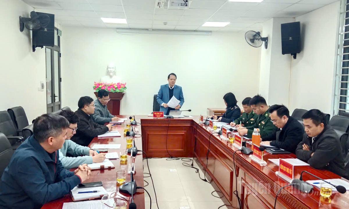 Đồng chí Vân Đình Thảo, Trưởng ban Quản lý các Khu công nghiệp và Khu kinh tế tỉnh phát biểu tại hội nghị.