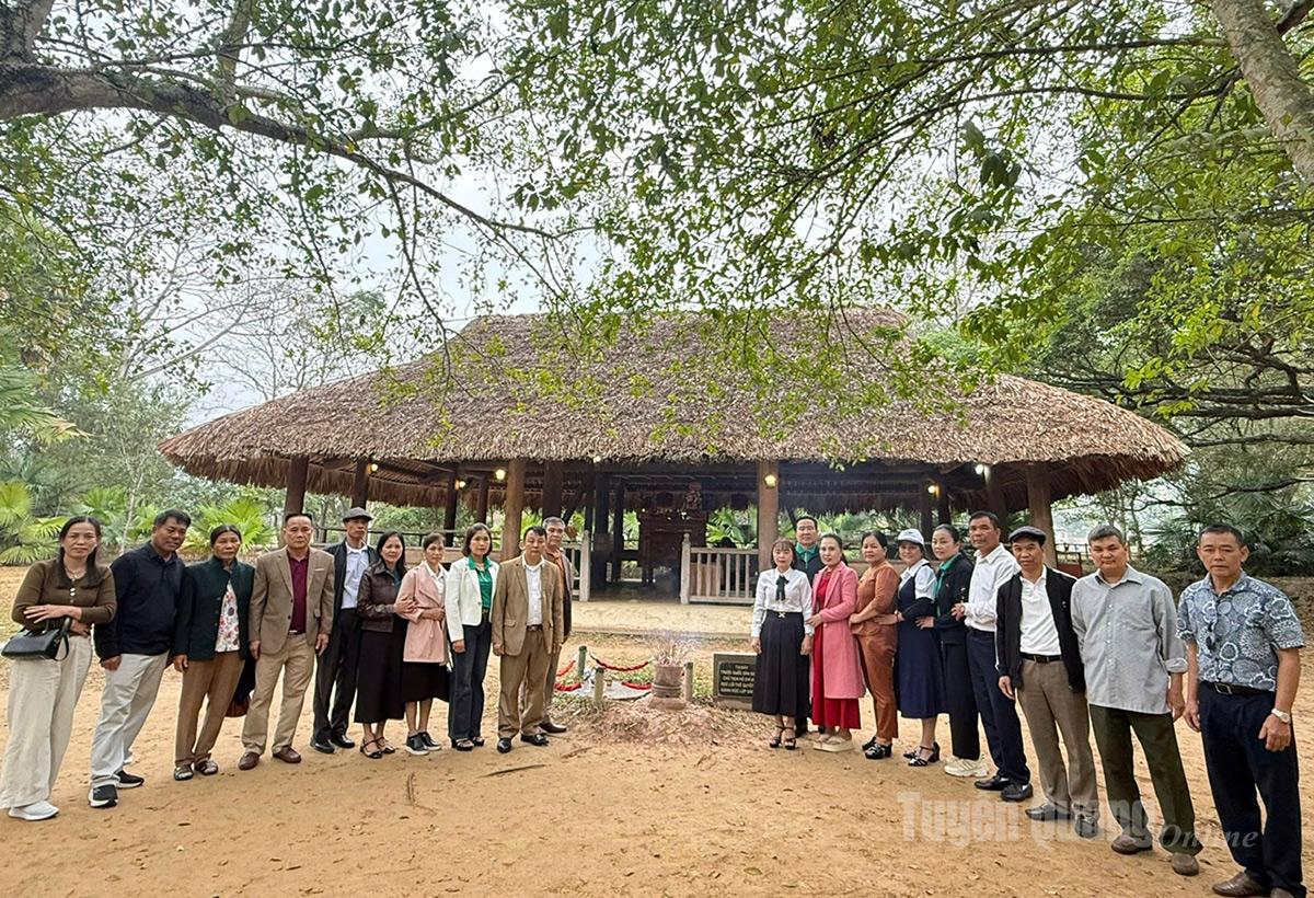 Đình Tân Trào là di tích lịch sư QUốc gia, hằng năm đã thu hút rất nhiều khách du lịch đến tham qua.