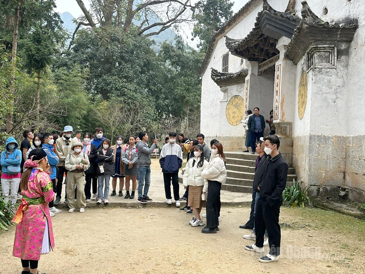 Dinh thự Họ Vương cổ kính thiết kế độc đáo thu hút nhiều du khách trong và ngoài nước đến tham quan.