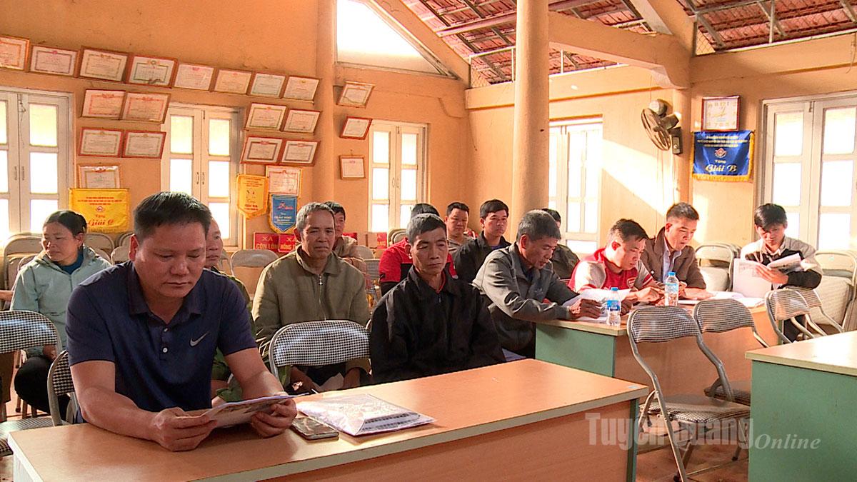 Các hộ gia đình thực hiện mô hình tham gia lớp tập huấn