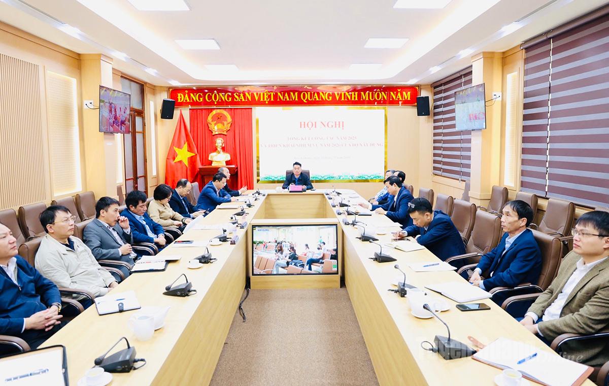 Các đại biểu dự hội nghị tổng kết Bộ Xây dựng năm 2025 triển khai nhiệm vụ năm 2026 tại điểm cầu Tuyên Quang.