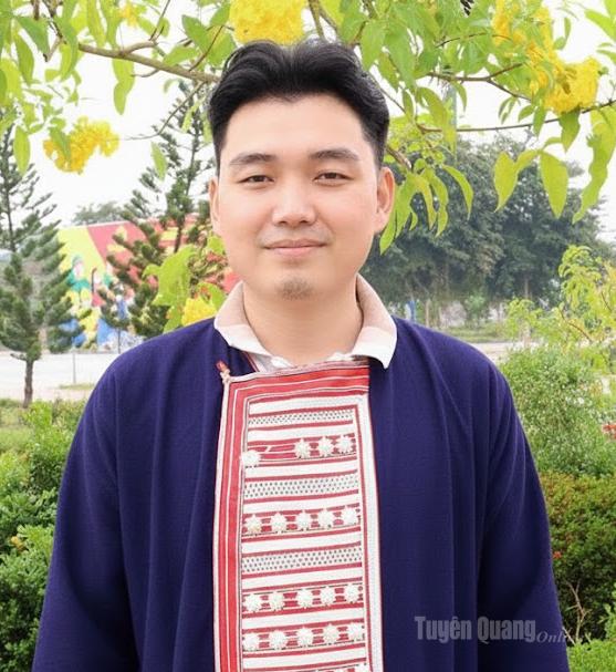 Anh Lý Thành Nhân, Giám đốc Hợp tác xã Chế biến Chè Phìn Hồ, thôn Làng Giang, xã Thông Nguyên