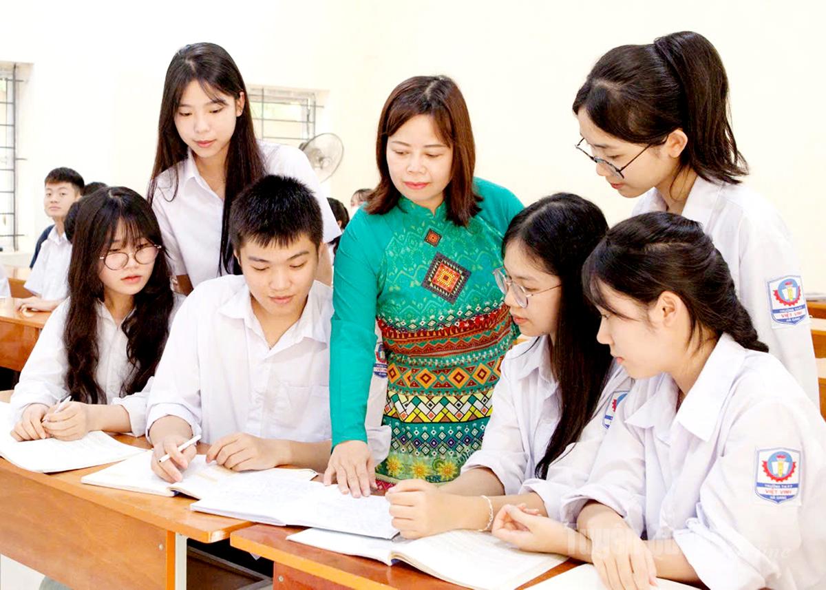  Giờ ôn luyện học sinh giỏi môn Ngữ văn với chủ đề thơ Nguyễn Du của cô và trò Trường THPT Việt Vinh, xã Bắc Quang.