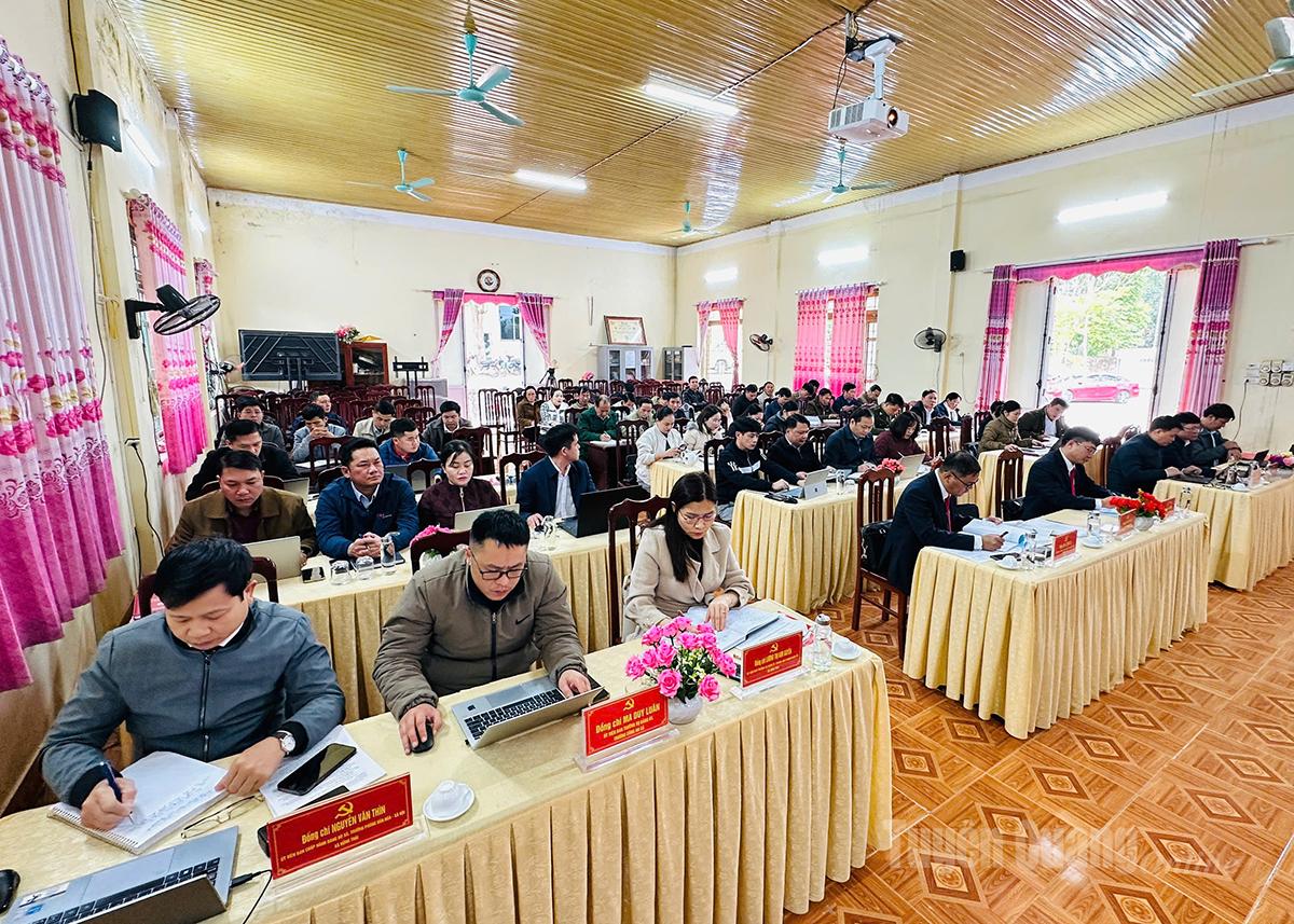 Đại biểu tham dự Hội nghị Ban Chấp hành Đảng bộ xã Hồng Thái lần thứ 3 (mở rộng).