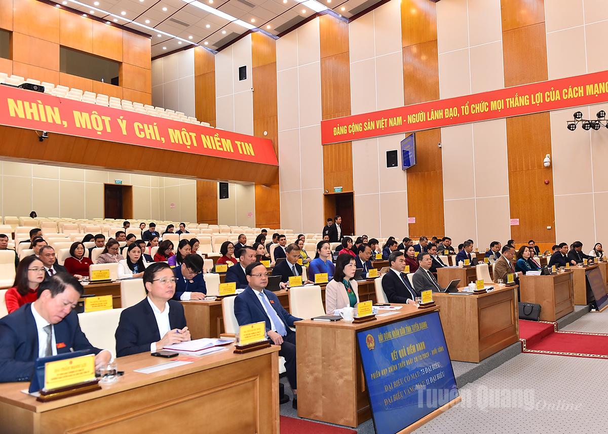 Các đại biểu dự kỳ họp.