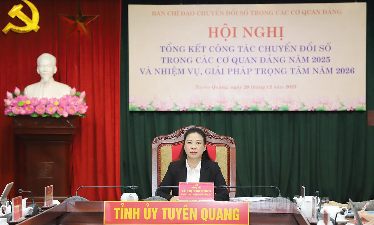 Phó Bí thư Thường trực Tỉnh ủy Lê Thị Kim Dung dự, chủ trì tại điểm cầu Tỉnh ủy Tuyên Quang