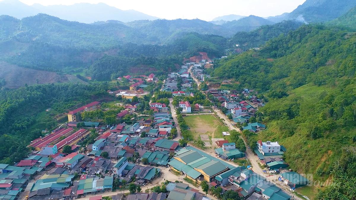 Trung tâm xã Yên Hoa ngày một phát triển.