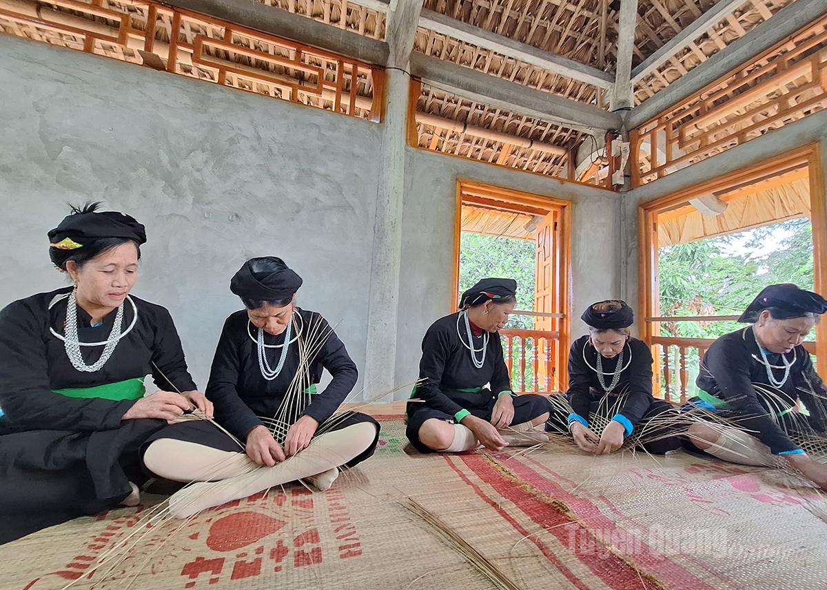 Các nghệ nhân đan nón lá Hai mê đang chuẩn bị để đào tạo lớp dạy đan nón trong năm tới.