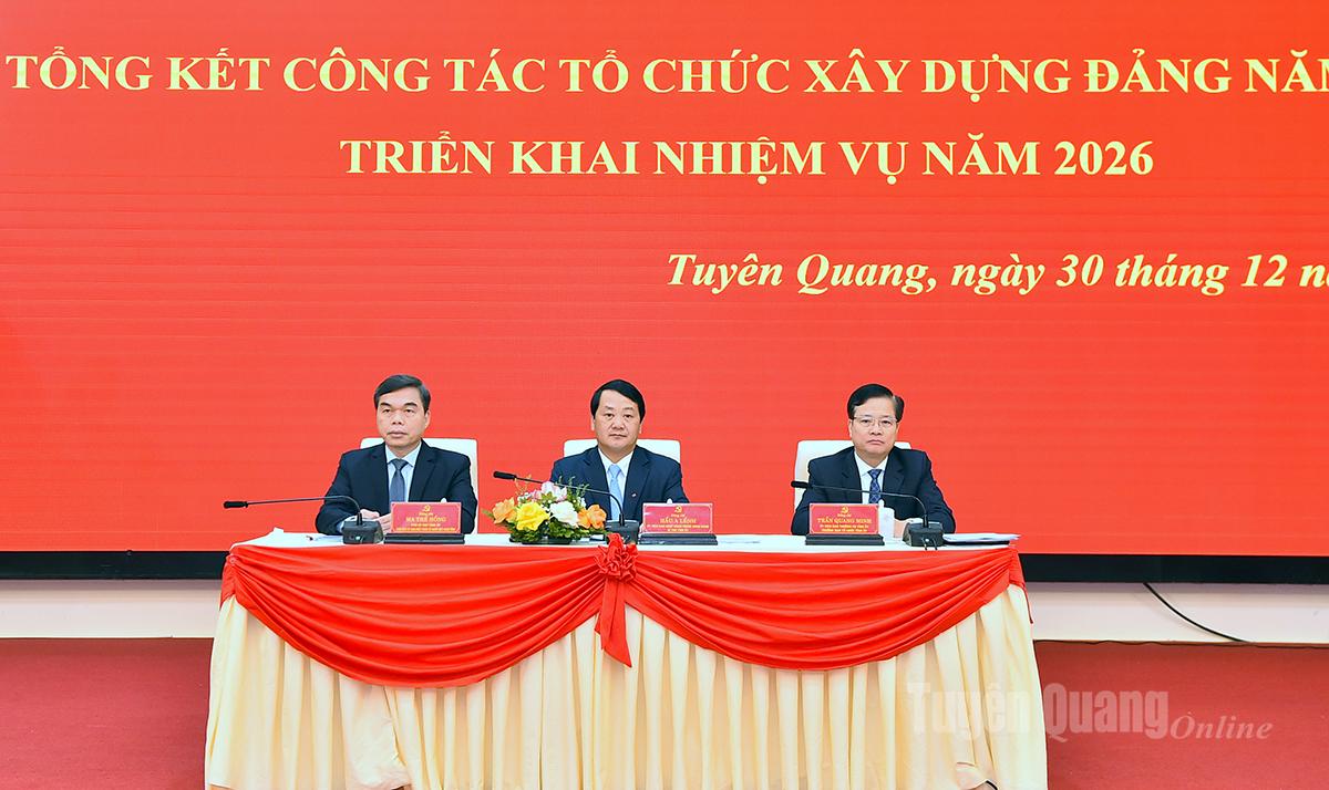 Các đồng chí chủ trì hội nghị.