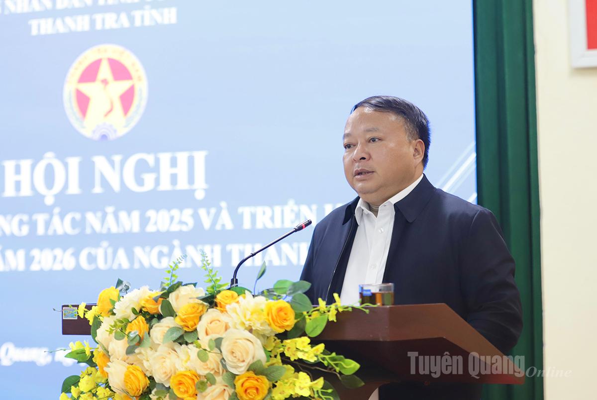 Chủ tịch UBND tỉnh Phan Huy Ngọc phát biểu chỉ đạo tại hội nghị.