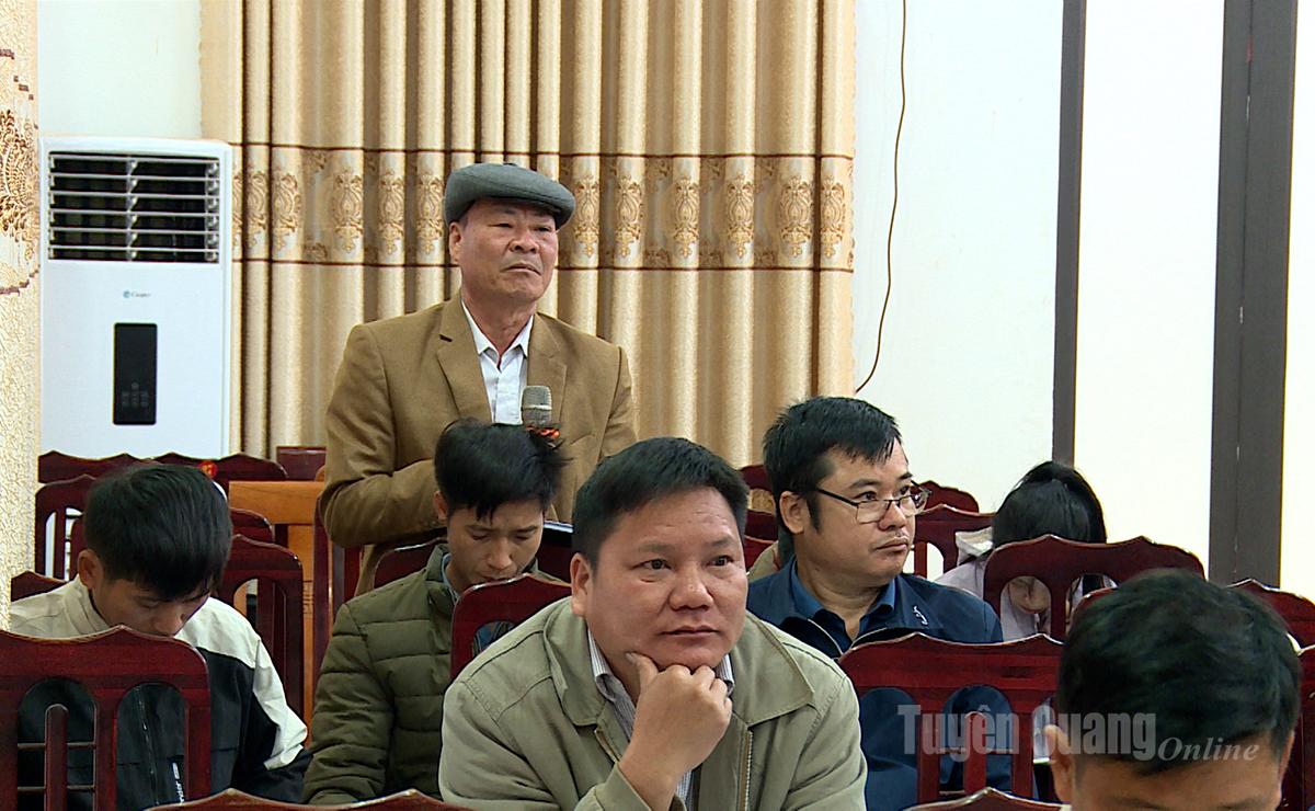 Đại biểu dự hội nghị thảo luận, đóng góp ý kiến vào việc thực hiện chỉ tiêu, nhiệm vụ phát triển kinh tế - xã hội.

