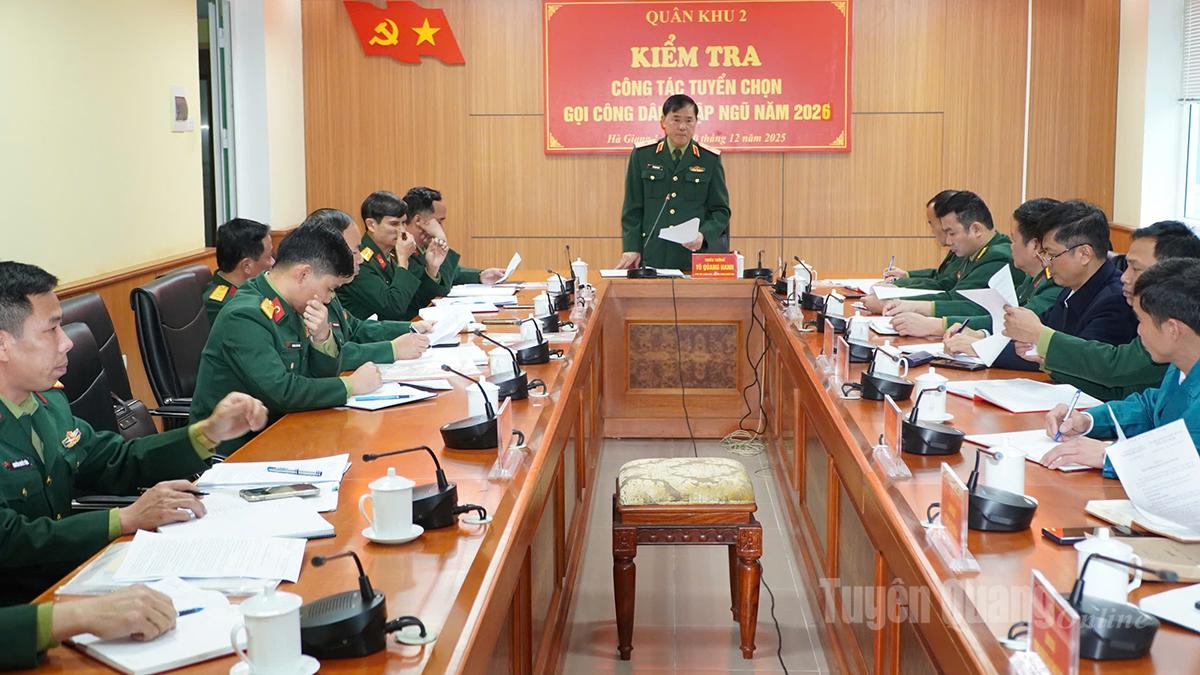 Thiếu tướng Tô Quang Hanh, Phó Tham mưu trưởng Quân khu 2 kết luận buổi kiểm tra.
