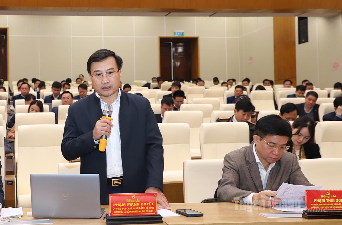 Giám đốc Sở Nông nghiệp và Môi trường thảo luận tại hội nghị.