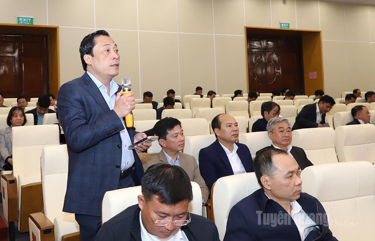 Lãnh đạo xã Bạch Đích thảo luận tại hội nghị.