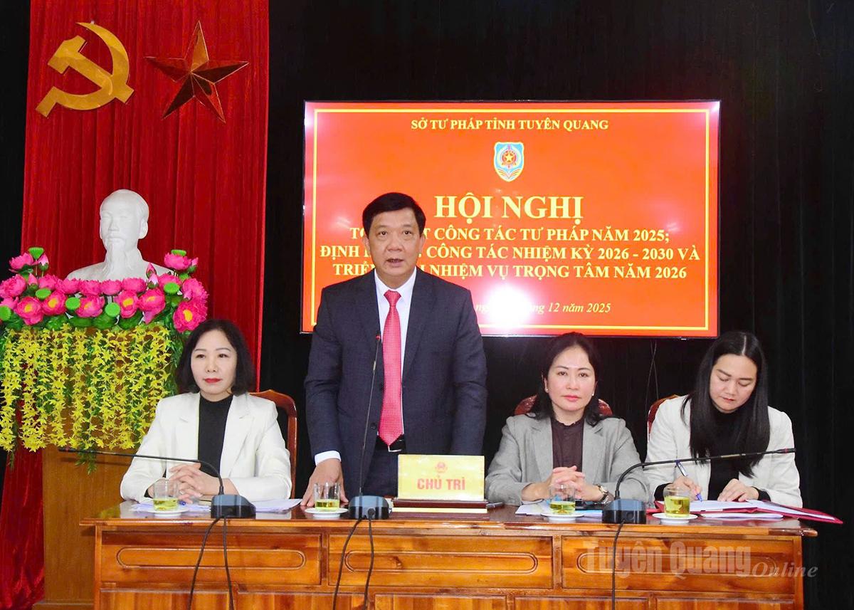 Lãnh đạo Sở Tư pháp chủ trì hội nghị.