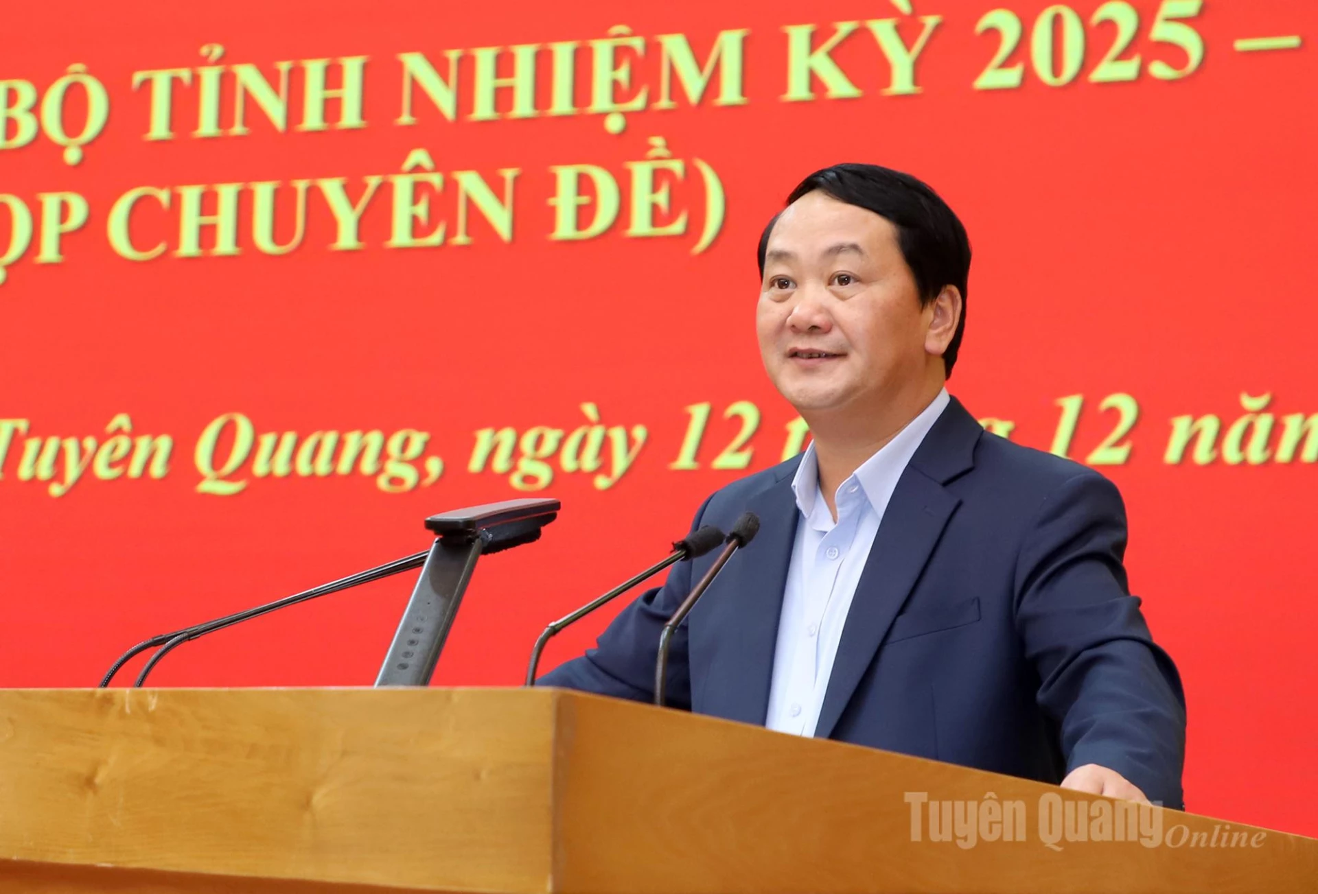 Bí thư Tỉnh ủy Hầu A Lềnh phát biểu tại hội nghị.