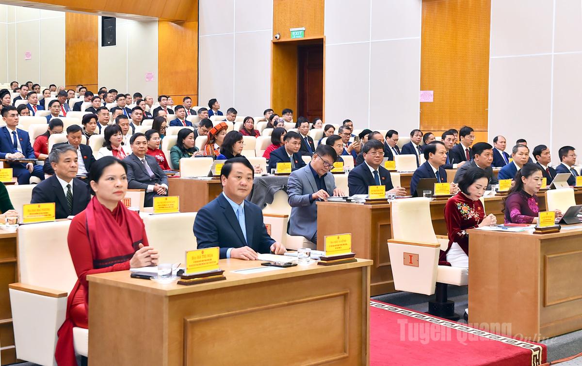 Các đồng chí lãnh đạo Trung ương và lãnh đạo tỉnh dự kỳ họp.