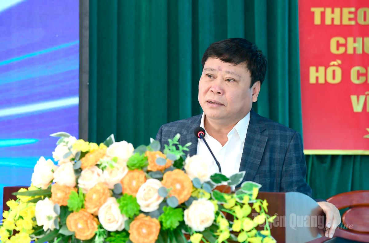 Đồng chí Mai Đức Thông, Ủy viên BCH Đảng bộ tỉnh, Tổng Biên tập Báo và phát thanh, truyền hình Tuyên Quang, Chủ tịch Hội Nhà báo tỉnh phát biểu tại lễ bế mạc lớp tập huấn.