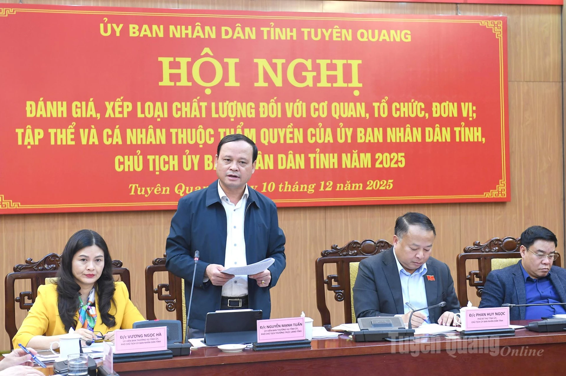 Đồng chí Phó Chủ tịch Thường trực UBND tỉnh Nguyễn Mạnh Tuấn phát biểu tại hội nghị.