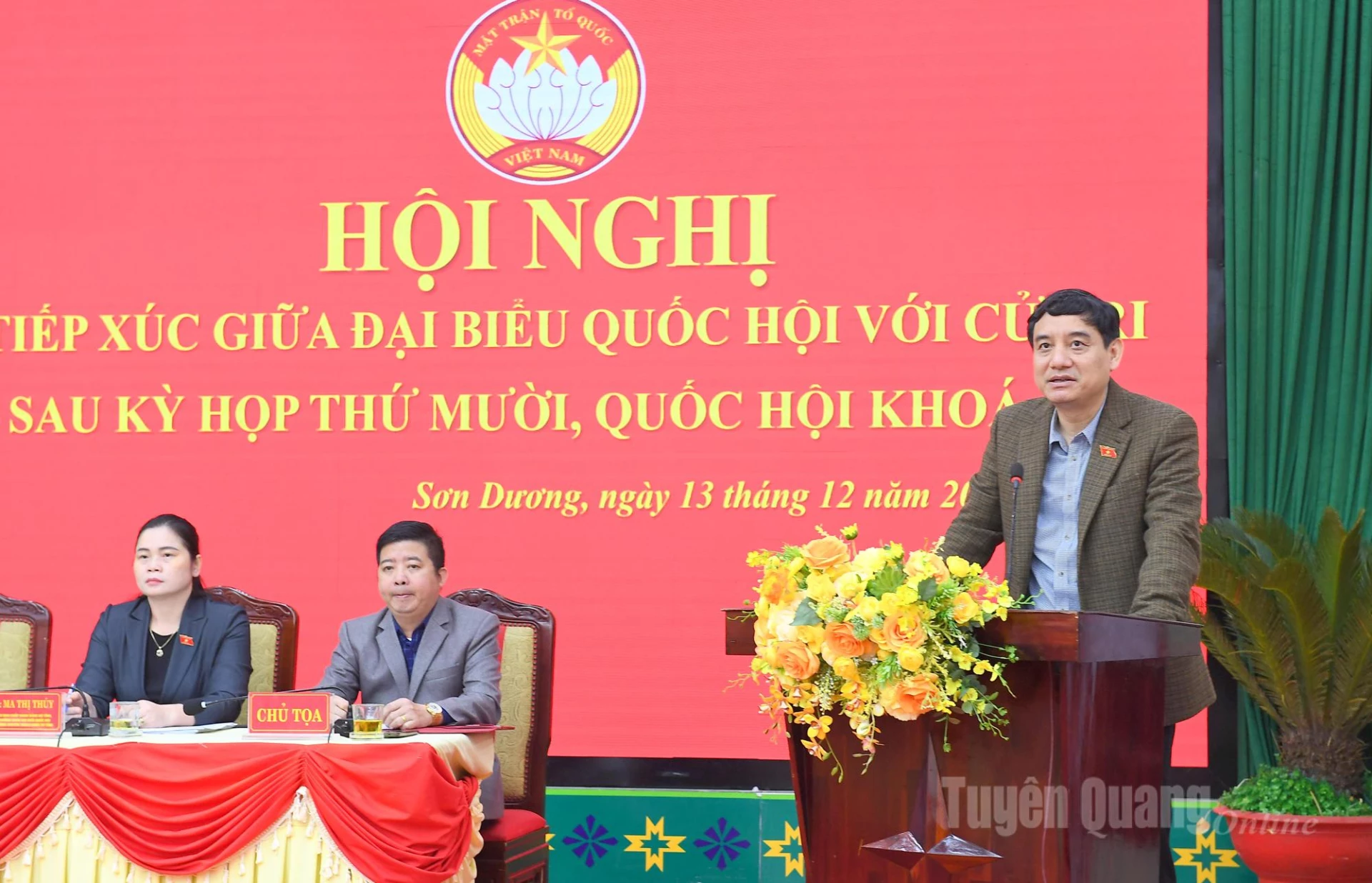 Đồng chí Chủ nhiệm Ủy ban Văn hóa và Xã hội của Quốc hội Nguyễn Đắc Vinh phát biểu tại hội nghị.