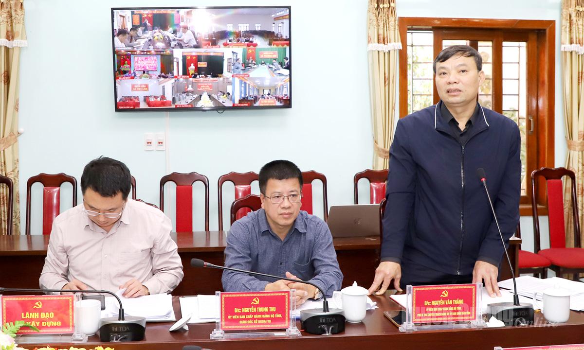 Đồng chí Nguyễn Văn Thắng, Ủy viên BCH Đảng bộ tỉnh, Phó Bí thư Chuyên trách Đảng ủy UBND tỉnh thảo luận tại hội nghị.