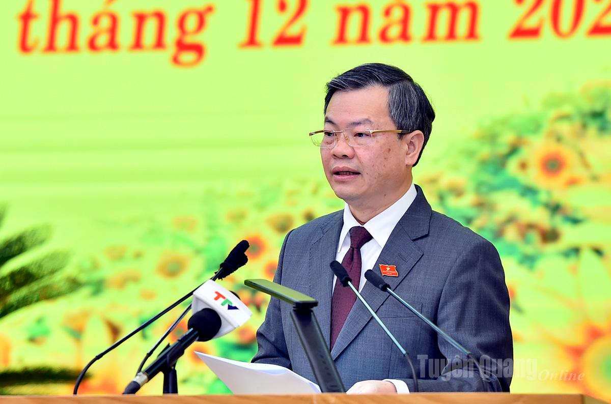 Đồng chí Chủ tịch HĐND tỉnh Nguyễn Văn Sơn phát biểu khai mạc kỳ họp.