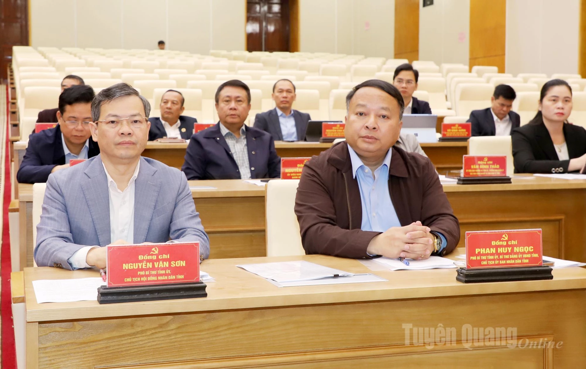Phó Bí thư Tỉnh ủy, Chủ tịch HĐND tỉnh Nguyễn Văn Sơn; Phó Bí thư Tỉnh ủy, Chủ tịch UBND tỉnh Phan Huy Ngọc dự hội nghị.