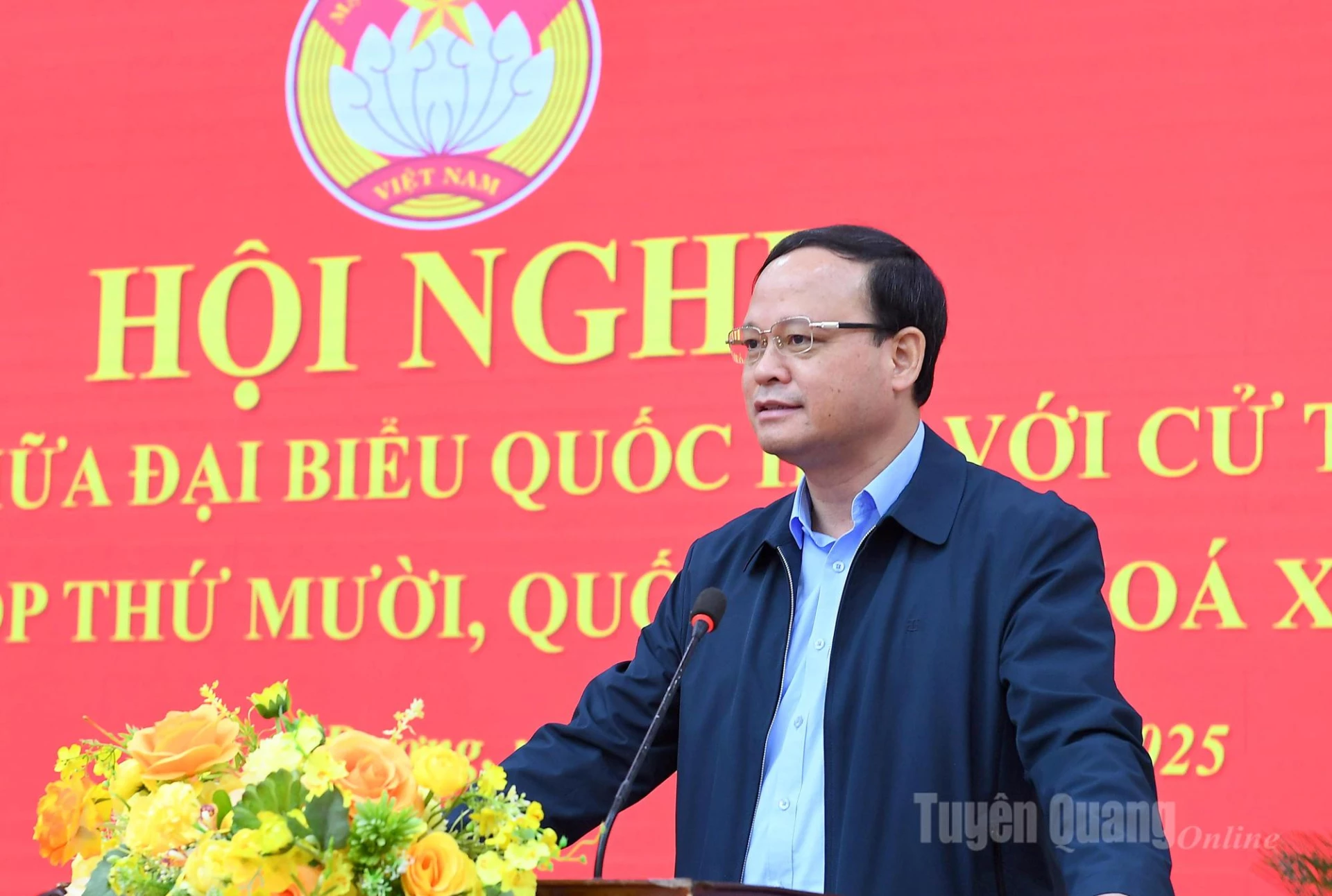 Đồng chí Phó Chủ tịch Thường trực UBND tỉnh Nguyễn Mạnh Tuấn phát biểu tại hội nghị.