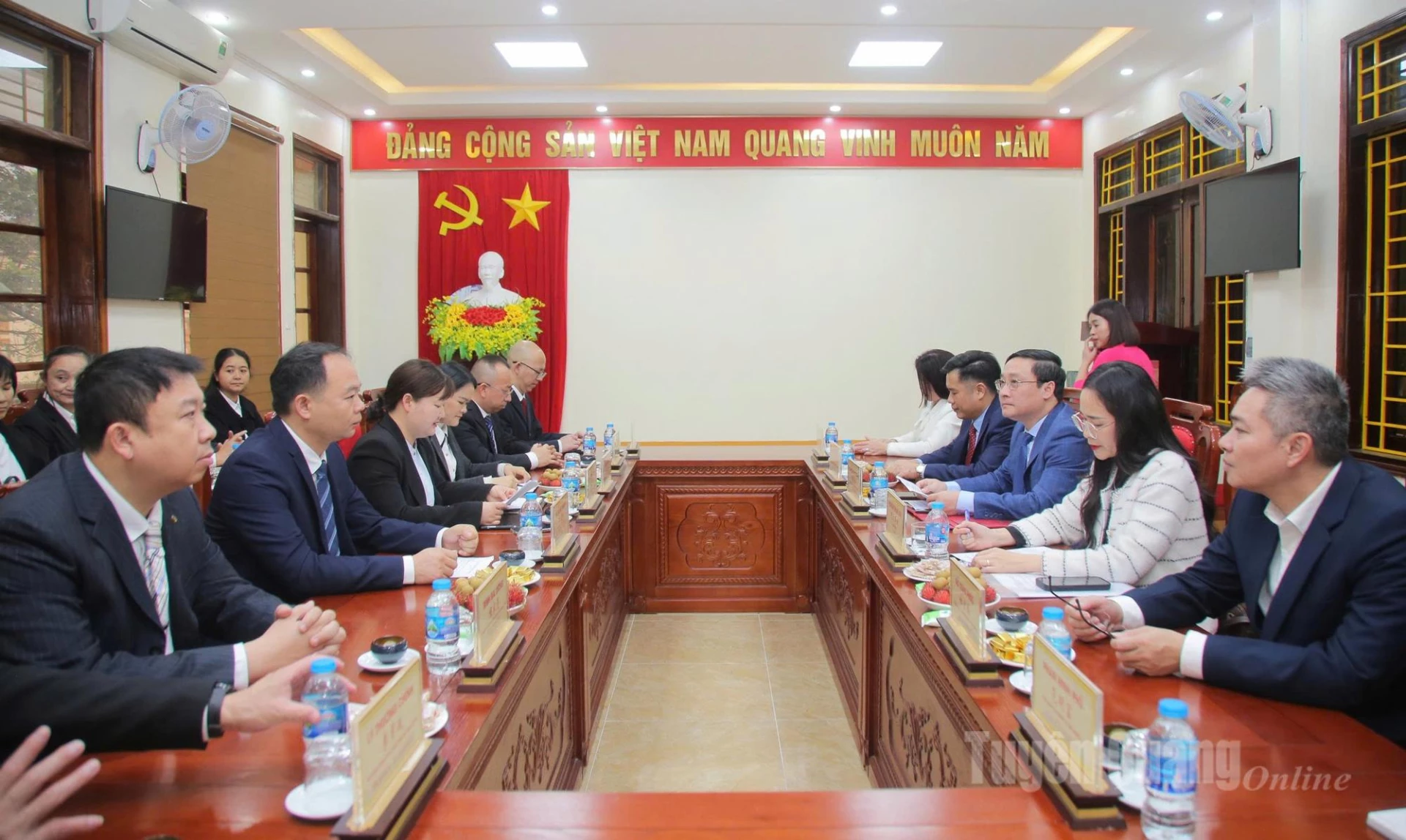 Các đại biểu dự buổi tiếp xã giao.