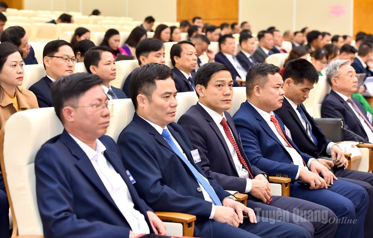 Các đại biểu dự kỳ họp.