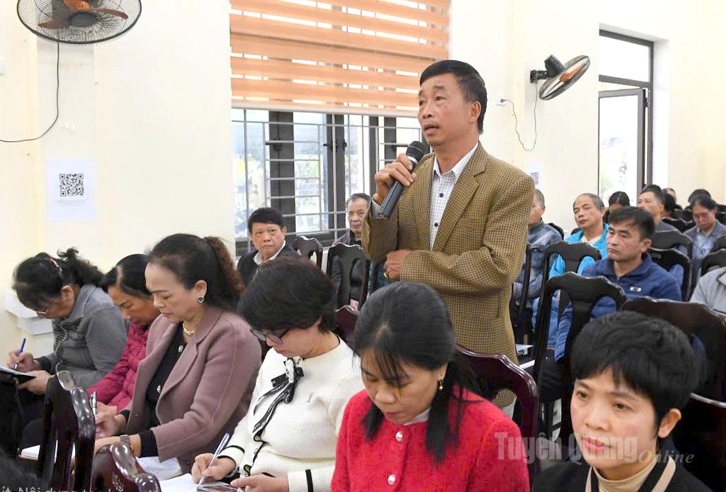 Cử tri phường Minh Xuân nêu ý kiến tại hội nghị.