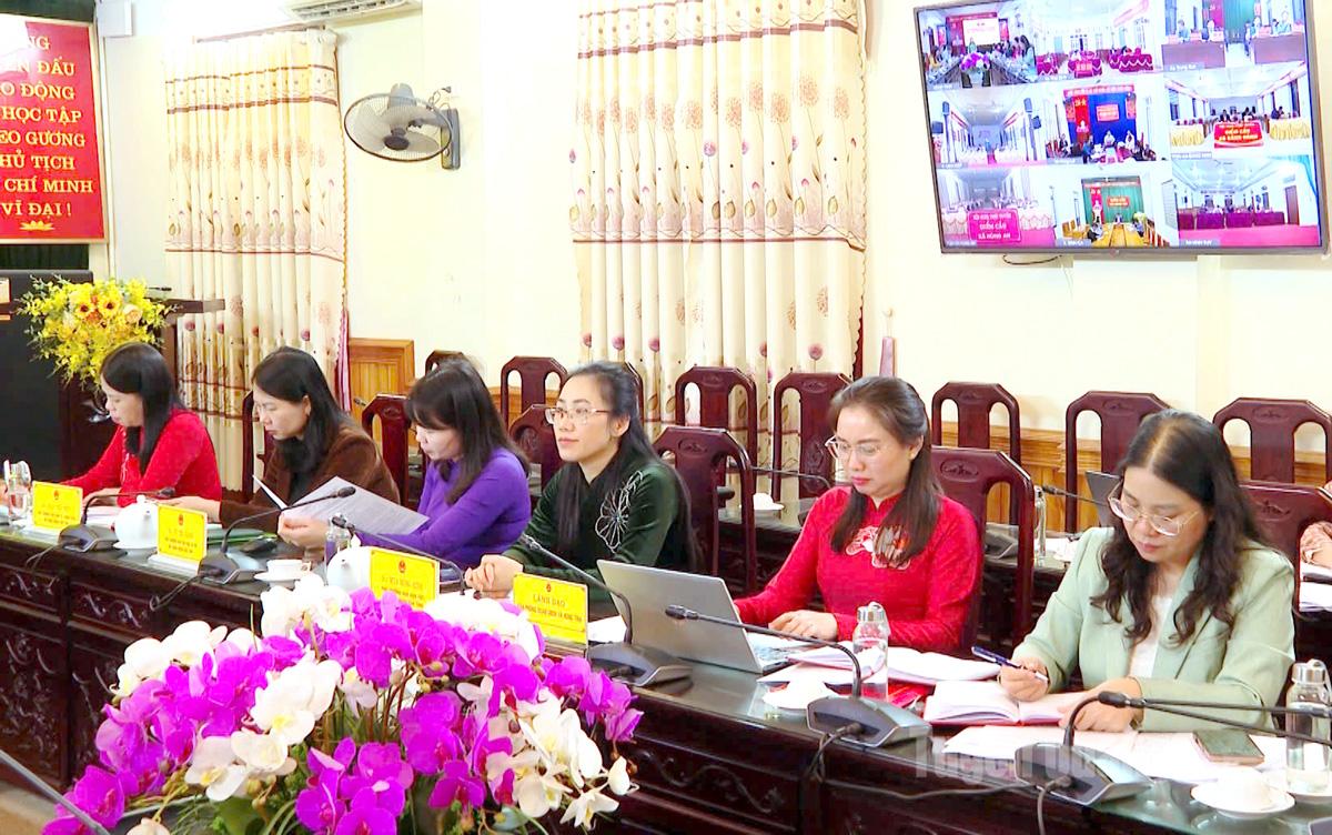 Lãnh đạo các Ban HĐND tỉnh và các đại biểu dự hội nghị.