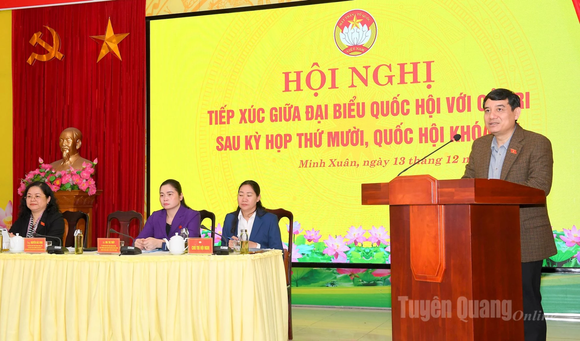 Đồng chí Chủ nhiệm Ủy ban Văn hóa và Xã hội của Quốc hội Nguyễn Đắc Vinh phát biểu tại hội nghị