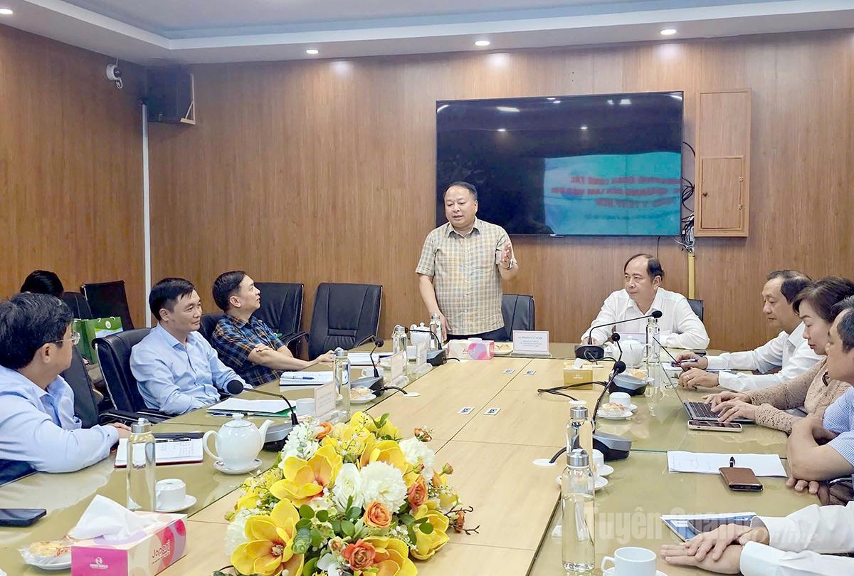 Chủ tịch UBND tỉnh làm việc với Sở Y tế Thành phố Hồ Chí Minh và các bệnh viện.