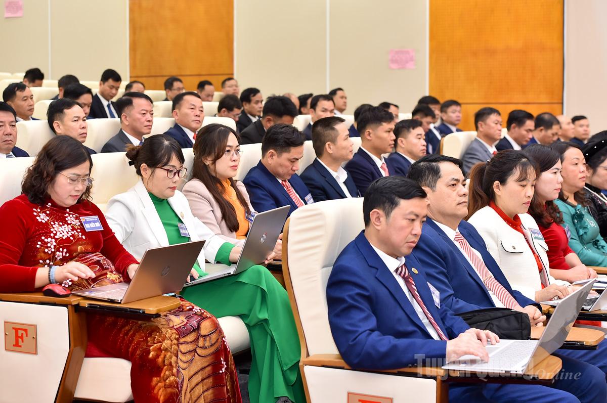 Các đại biểu dự kỳ họp.