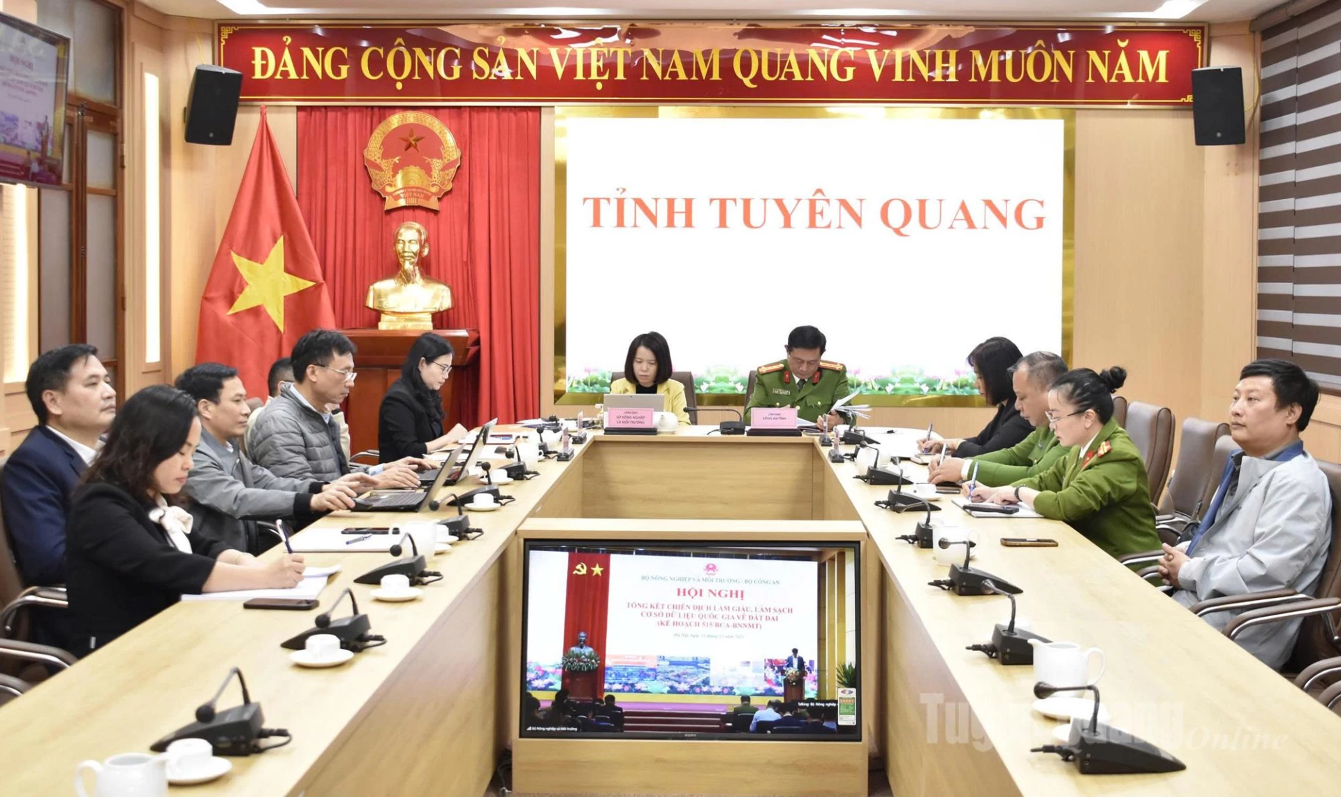 Lãnh đạo các sở, ngành dự tại điểm cầu Tuyên Quang.