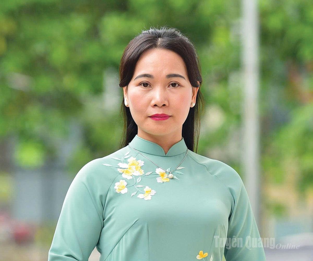 Đồng chí Nông Thị Bích Huệ, 
ủy viên Ban Thường vụ Tỉnh ủy, 
Phó Bí thư Thường trực Đảng ủy UBND tỉnh.