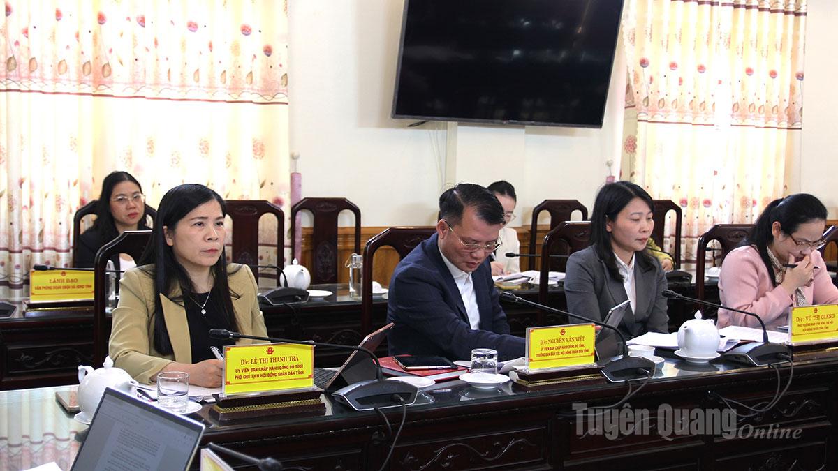 Phó Chủ tịch HĐND tỉnh Lê Thị Thanh Trà dự họp.