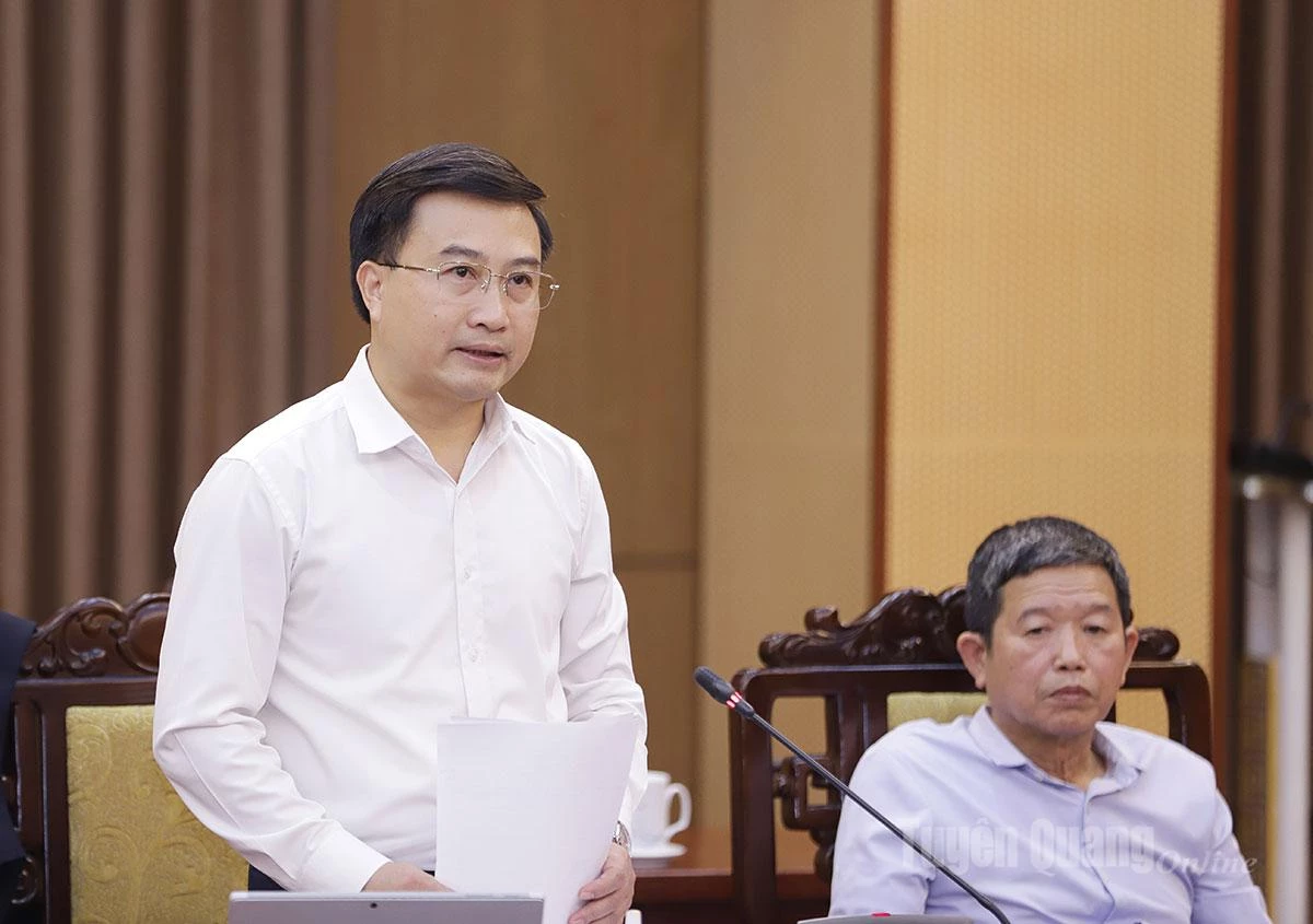 Lãnh đạo Sở Nông nghiệp và Môi trường thảo luận tại Hội nghị.