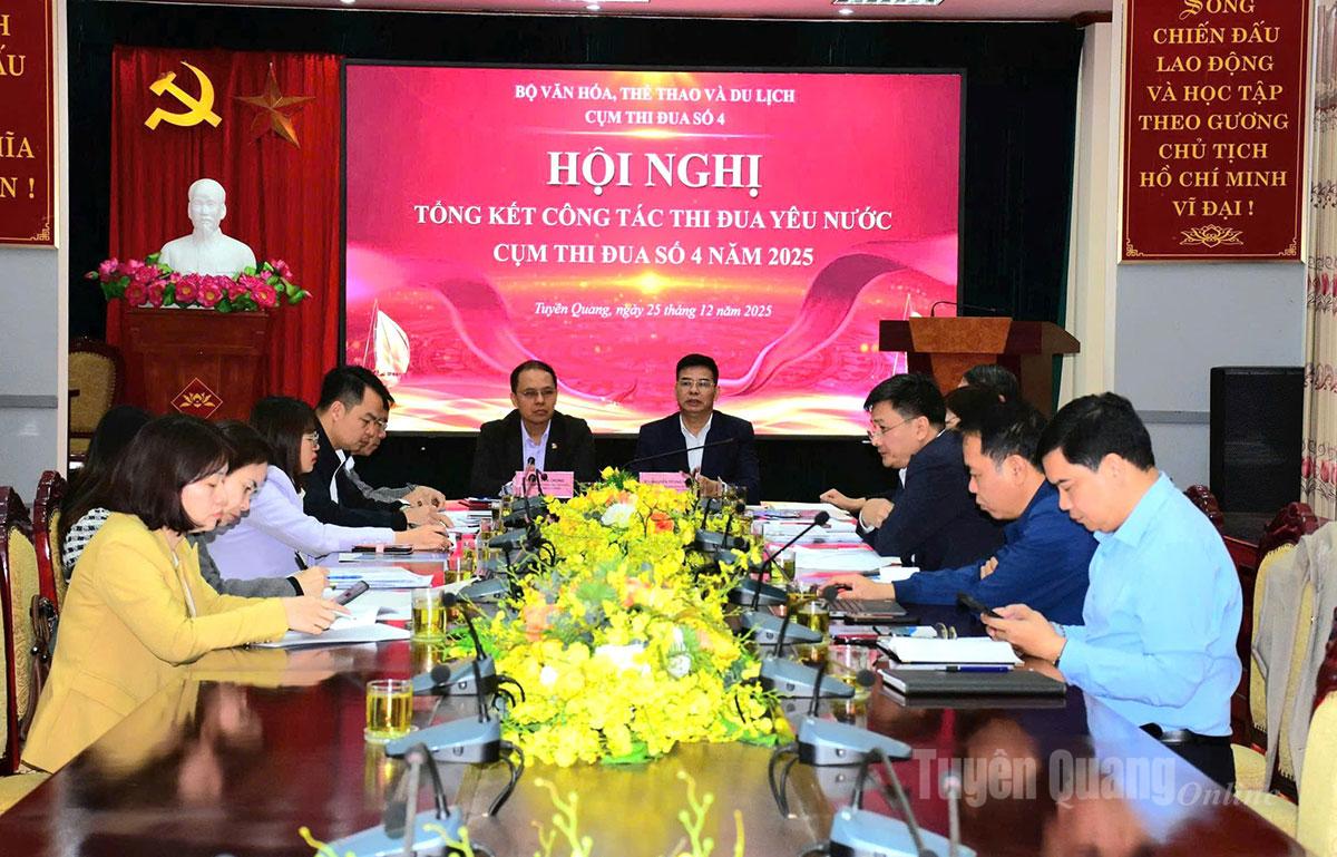 Các đại biểu dự hội nghị.