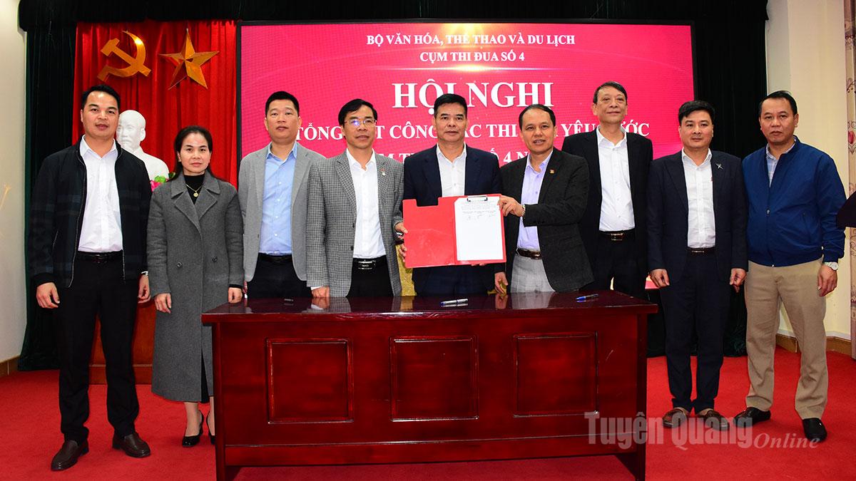 Lãnh đạo các Sở Văn hoá, Thể thao và Du lịch các tỉnh trong Cụm thi đua số 4 ký kết giao ước thi đua năm 2026.