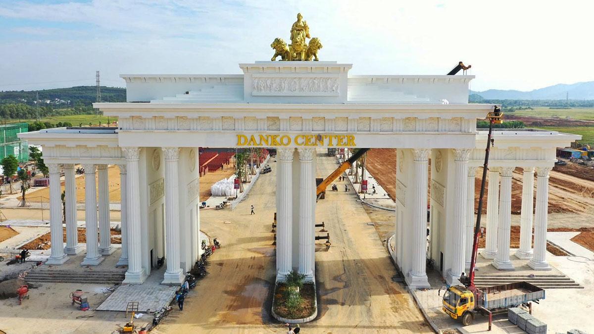 Cổng chào Victoria - Biểu tượng của Thành phố Mặt Trời Danko Center.